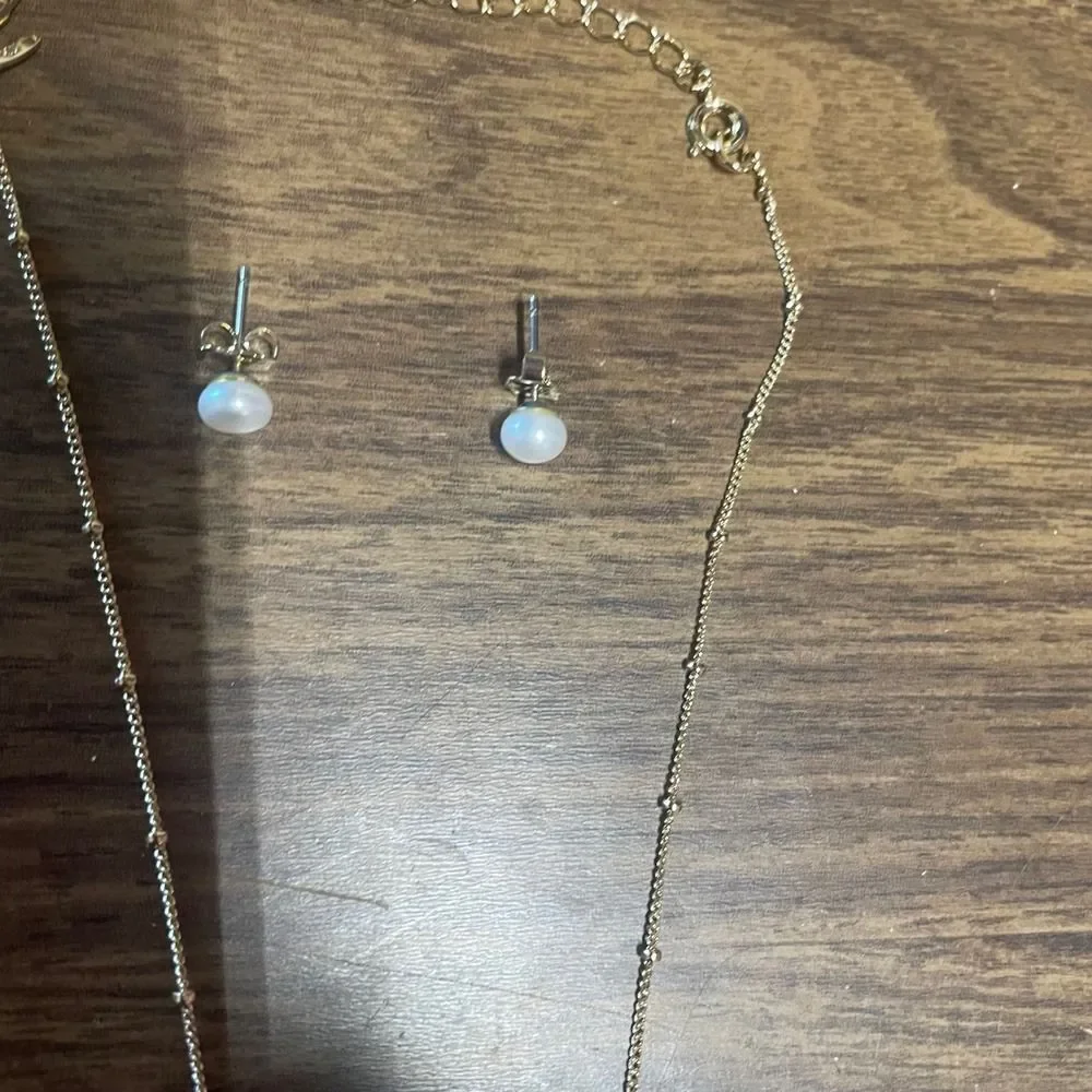 Avon Quartz‎ Blanc Ensemble Grappe Necklace Earrings Set Gold Tone